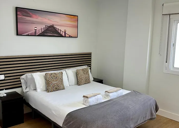 Con Terraza En Primera Linea De Playa De Fuengirola, Atardeceres De アパート